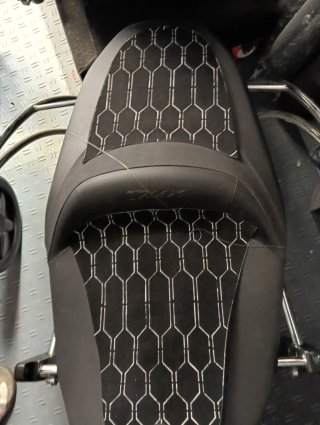 Vendo ASIENTO MOTO TMAX calefacción y gel y viscoe