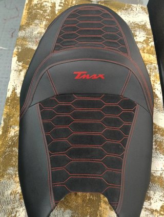 VENDO ASIENTO MOTO TMAX plan renove 100€ descuento