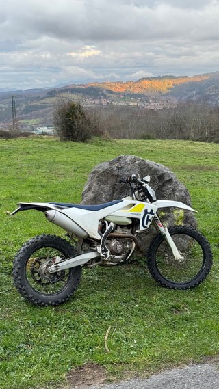 Husqvarna FE 250 4T + Supermoto