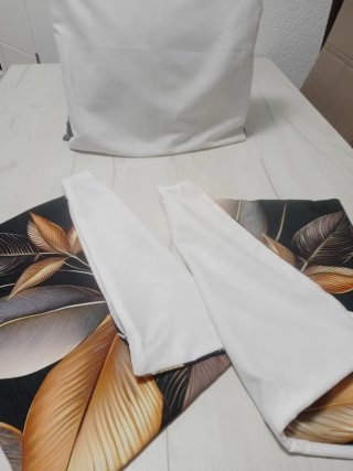 Fundas Cojines Hojas Negro y tonalidades en beige