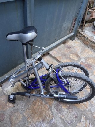 Bicicleta plegable azul