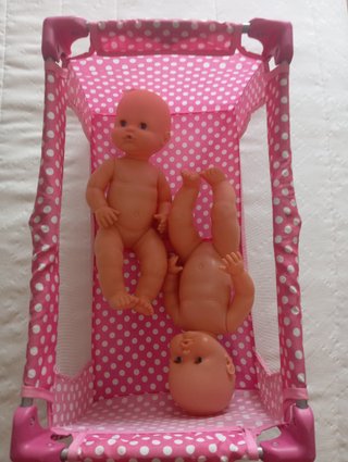 Cuna de muñecos con Nenucos
