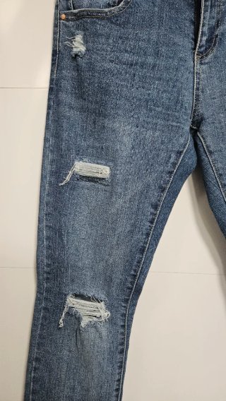 Pantalón vaquero desgastado azul talla M