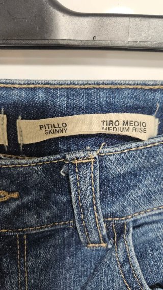 Pantalón vaquero desgastado azul talla M
