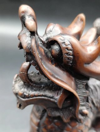 Figura dragón oriental