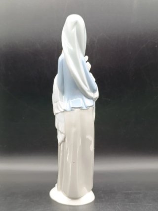 Figura Lladro Joven con Flores Porcelana