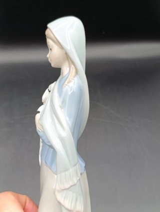 Figura Lladro Joven con Flores Porcelana
