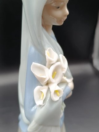 Figura Lladro Joven con Flores Porcelana