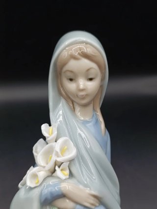 Figura Lladro Joven con Flores Porcelana