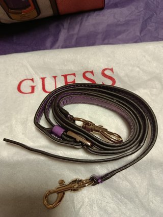 Bolso Guess Piel Serpiente Morado Marrón