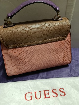 Bolso Guess Piel Serpiente Morado Marrón