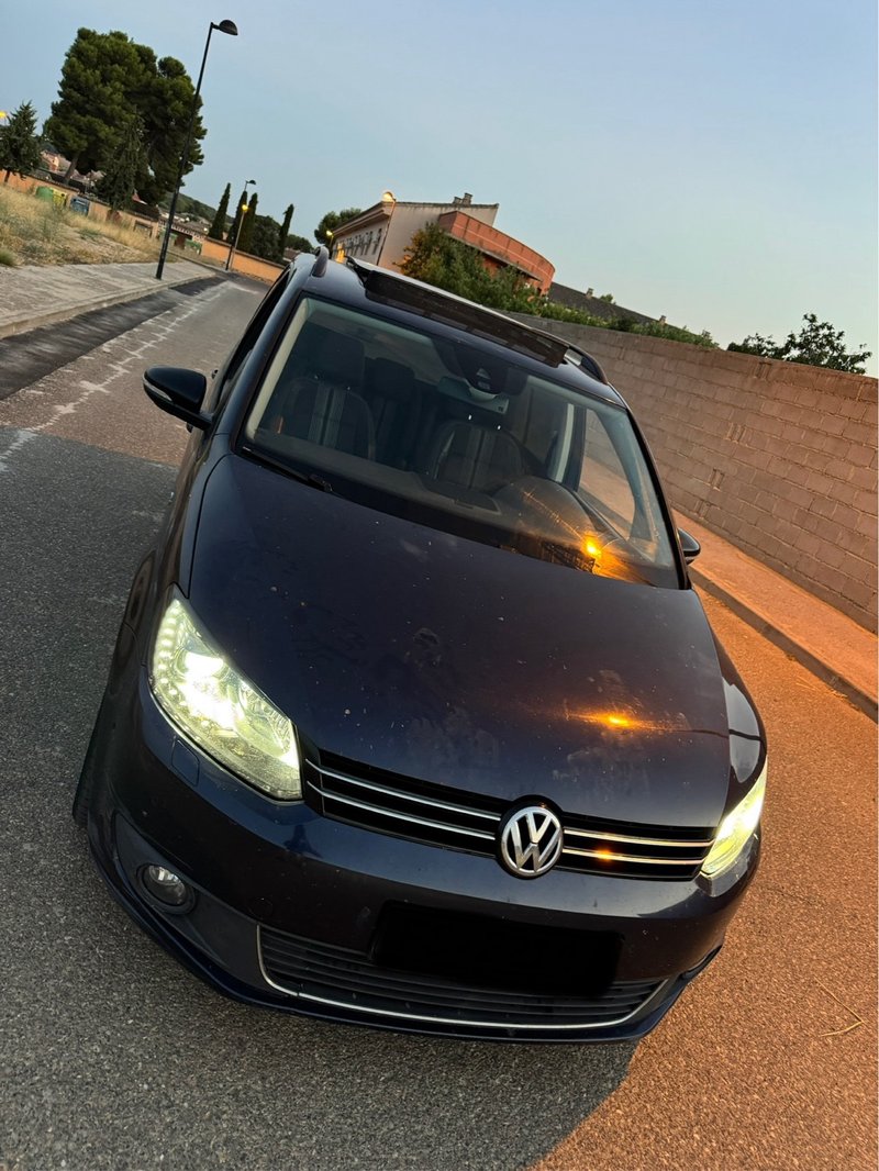 Volkswagen Touran 2012 - foto 1