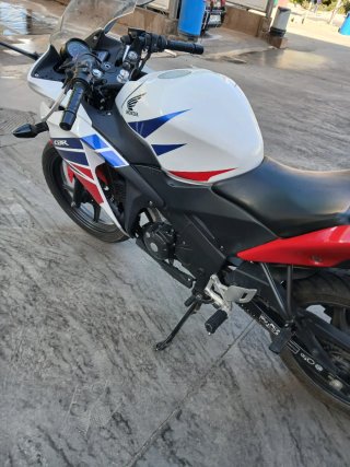 Honda CBR 125 R Roja y Blanca
