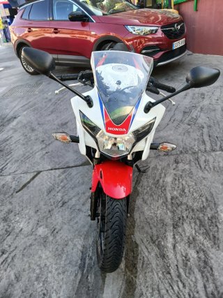 Honda CBR 125 R Roja y Blanca
