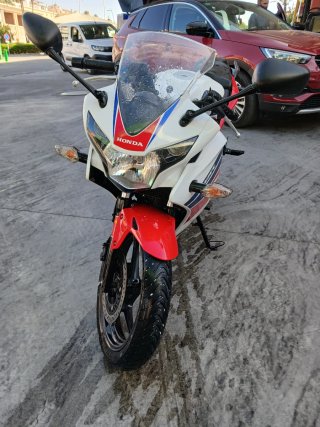 Honda CBR 125 R Roja y Blanca