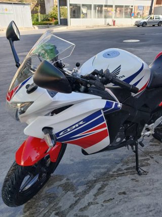 Honda CBR 125 R Roja y Blanca