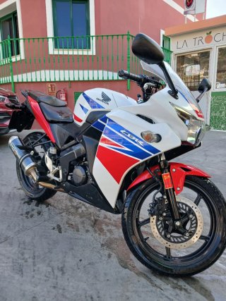 Honda CBR 125 R Roja y Blanca