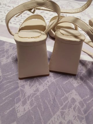 Zapatos de tacón beige talla 37