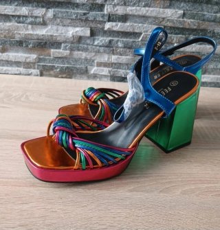 Sandalias tacón metalizadas multicolor talla 40