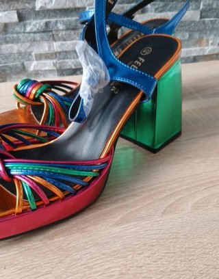 Sandalias tacón metalizadas multicolor talla 40
