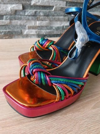 Sandalias tacón metalizadas multicolor talla 40
