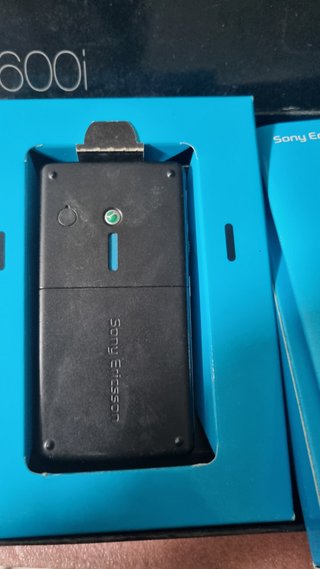 0132NN-Cellulare Sony Ericsson M600i con scatola