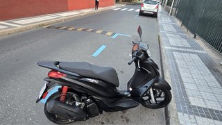 Piaggio Medley Negra