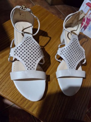 Sandalias de piel beige talla 39 Bruno Premi,