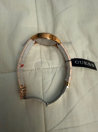 Reloj Guess Dorado Mujer