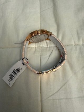 Reloj Guess Dorado Mujer