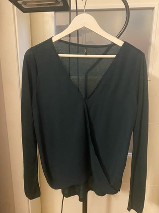 Blusa Only verde cruzada manga larga