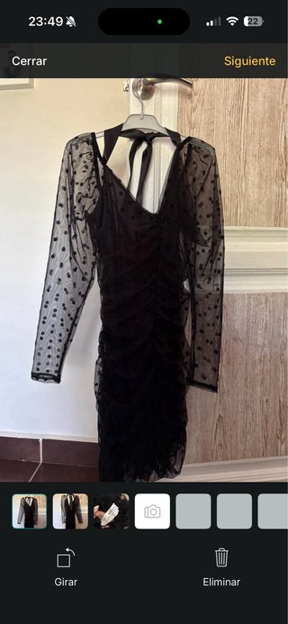 Vestido negro de fiesta con lunares
