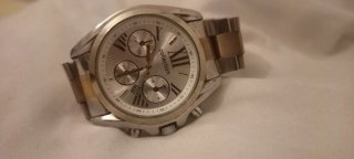 Reloj de pulsera plateado