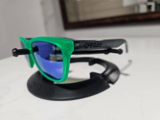 Frogskins Oakley Blacklight Green-Black Original.