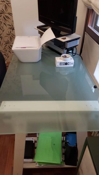 Mesa Escritorio Cristal y caballetes madera Ikea