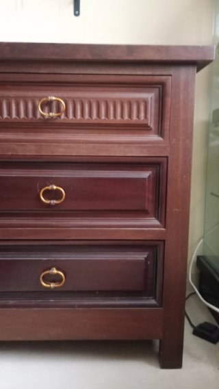 Cómoda antigua de madera