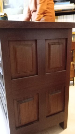 Cómoda antigua de madera