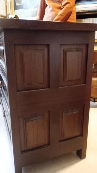 Cómoda antigua de madera