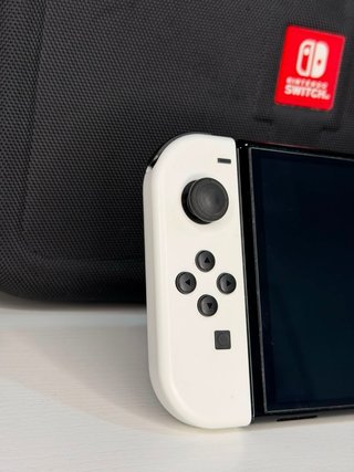 Nintendo Switch OLED Blanca + 6 Juegos Digitales