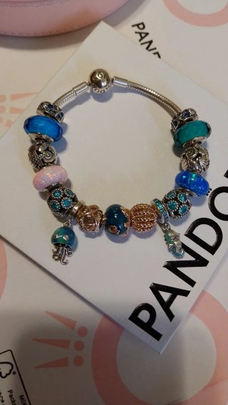Pulsera Pandora 19cm con 15 charms.