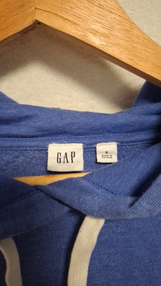 Sudadera azul con estrellas