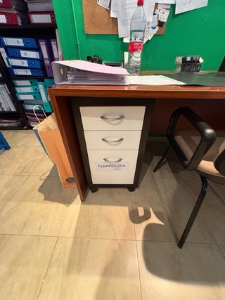 Scrivania da ufficio in legno