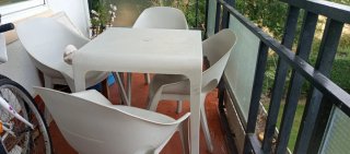 Mesa y 4 Sillas Resina gris 70x70