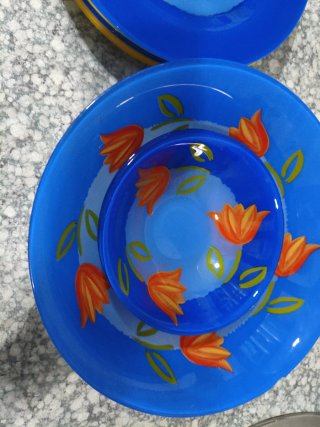 Juego vajilla y ensaladera azul y naranja