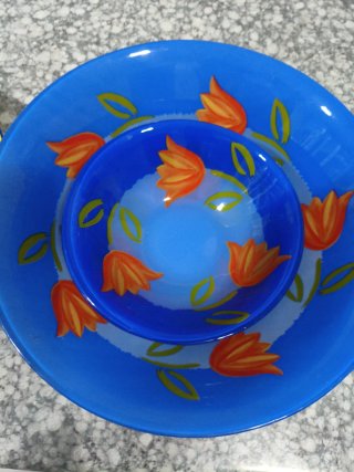 Juego vajilla y ensaladera azul y naranja