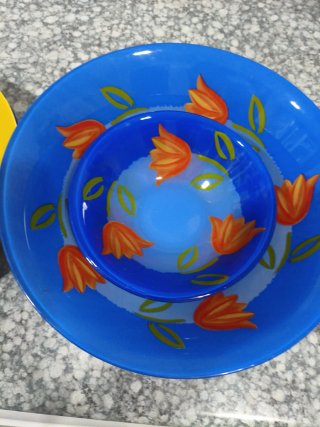 Juego vajilla y ensaladera azul y naranja