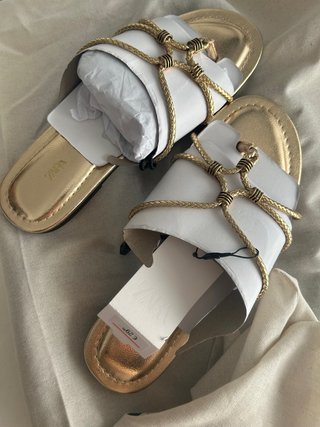 Sandalias Zara doradas T37 - Nuevo