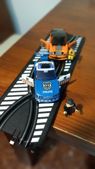 Scalextric Compact 1:43  pack 2 coches lego