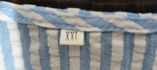 Blusa con mangas volantes