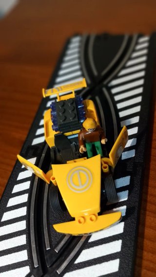 Scalextric Compact 1:43 Coche Lego(2)